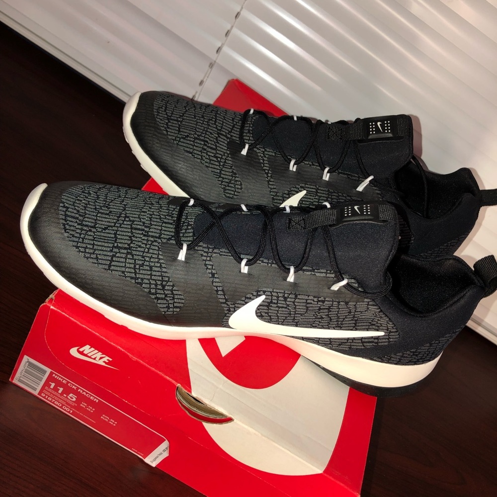 Very comfortable Nike shoes Nice for anything